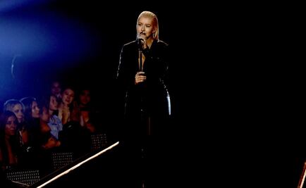 Christina Aguilera hace homenaje a Whitney Houston en los AMAs 2017