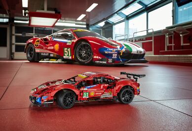 LEGO Technic y Ferrari lanzan el 488 GTE a escala