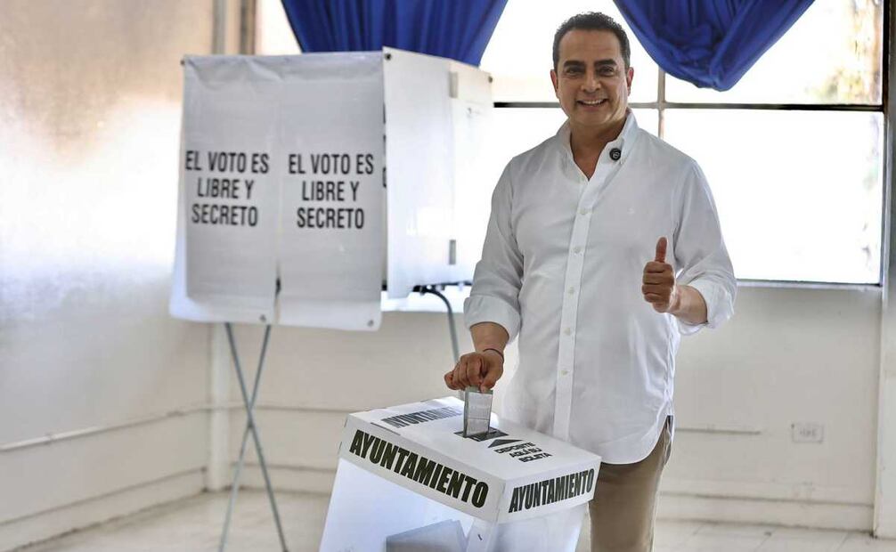 Antonio Ochoa candidato por la coalición PRI-PAN, emitió su voto este 1 de junio del 2025. Foto: Berenice Fregoso / EL UNIVERSAL