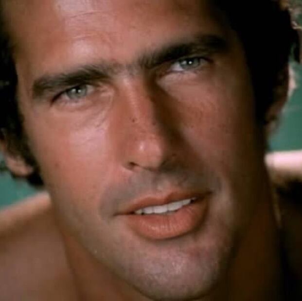 Andrés García en la película Tintorera. / Foto: Instagram Andrés García