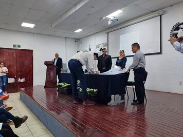 Firman pacto para fortalecer libertad de expresión