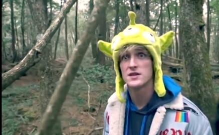 Youtuber Logan Paul muestra hombre ahorcado y lo critican