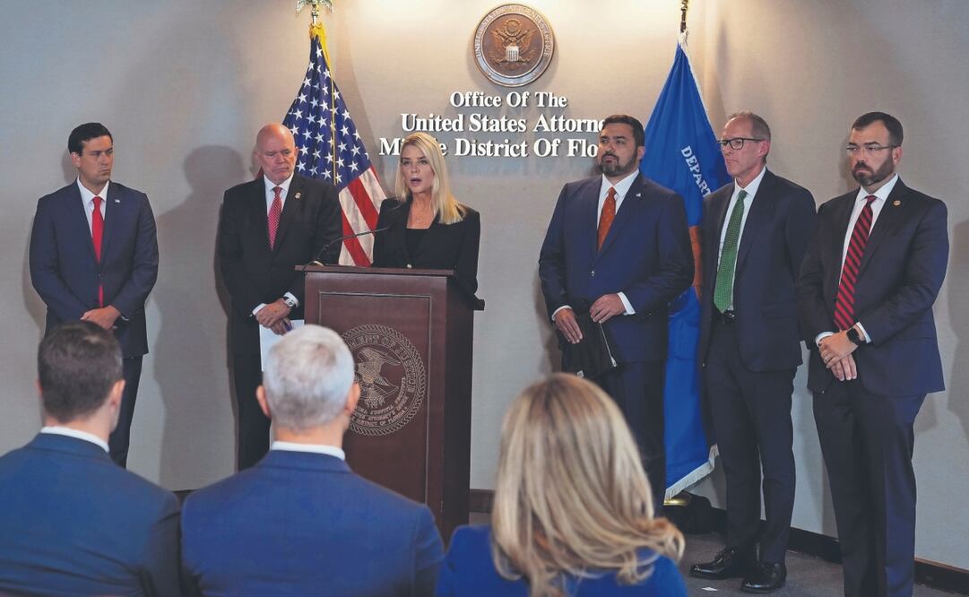 La fiscal general Pam Bondi, ayer durante una conferencia de prensa sobre tráfico de personas en Tampa, Florida. Foto: de Chris O'Meara. AP