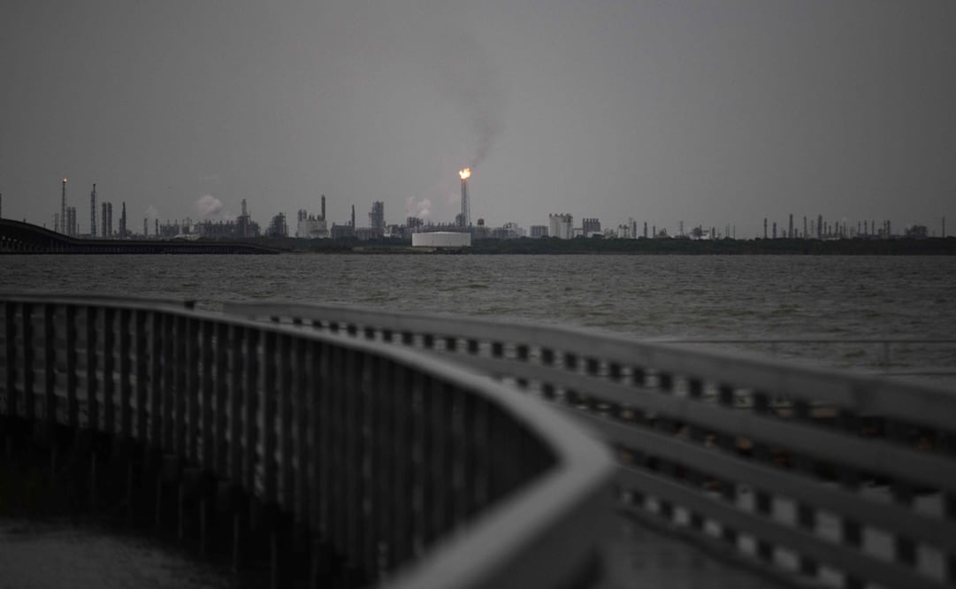 El vicegobernador de Texas, Dan Patrick, advirtió que Beryl será un “ciclón mortal” para aquellos que se encuentren directamente en su trayectoria. Foto: Mark Felix / AFP