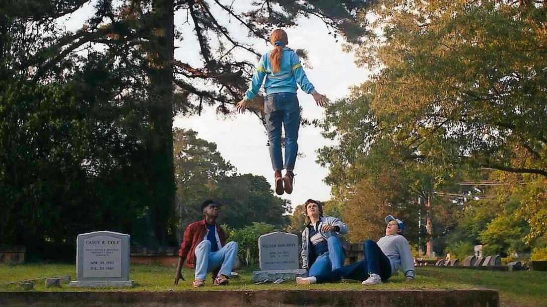 Desde distintos puntos, los protagonistas enfrentan a Vecna, Max se convierte en uno de sus objetivos y queda en coma. Vecna logra abrir múltiples portales. Foto: Netflix