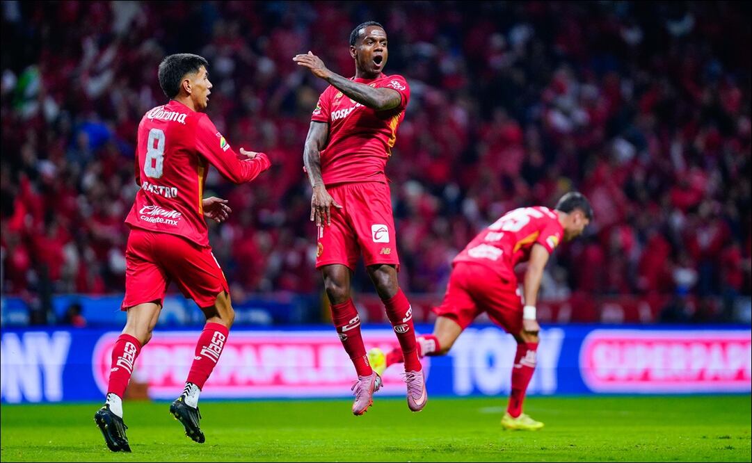 Jugadores del Toluca celebran uno de los goles en el juego de Vuelta de la Final del Apertura 2025. FOTO: Imago7
