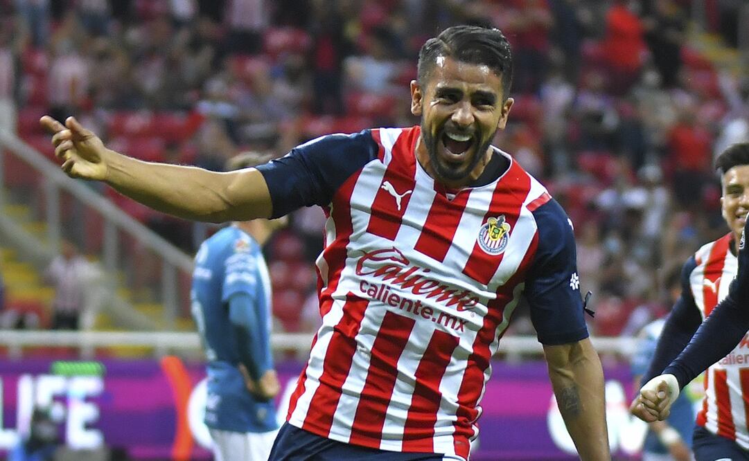 Miguel Ponce celebrando un gol con las Chivas - FOTO: Imago7