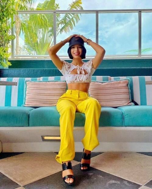 Ángela Aguilar luce el mismo pantalón en 2 outfits diferentes