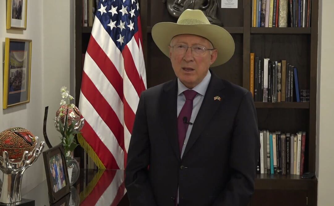 Ken Salazar, embajador de Estados Unidos en México asegura reducción en el número de migrantes que intenta cruzar la frontera. Foto: Twitter: @USAmbMex