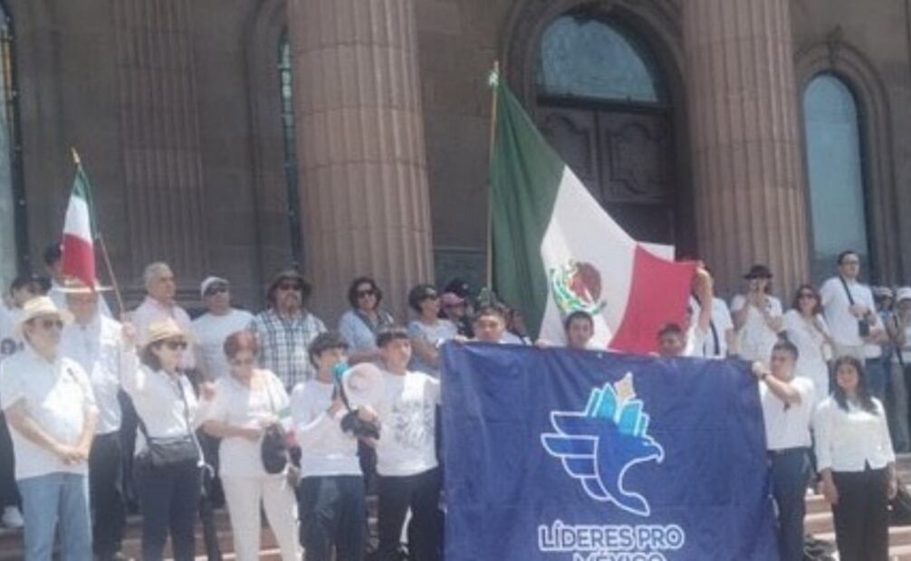 En rechazo a la elección judicial, cientos de ciudadanos se manifestaron en Nuevo León.(01/06/2025). Foto: Especial