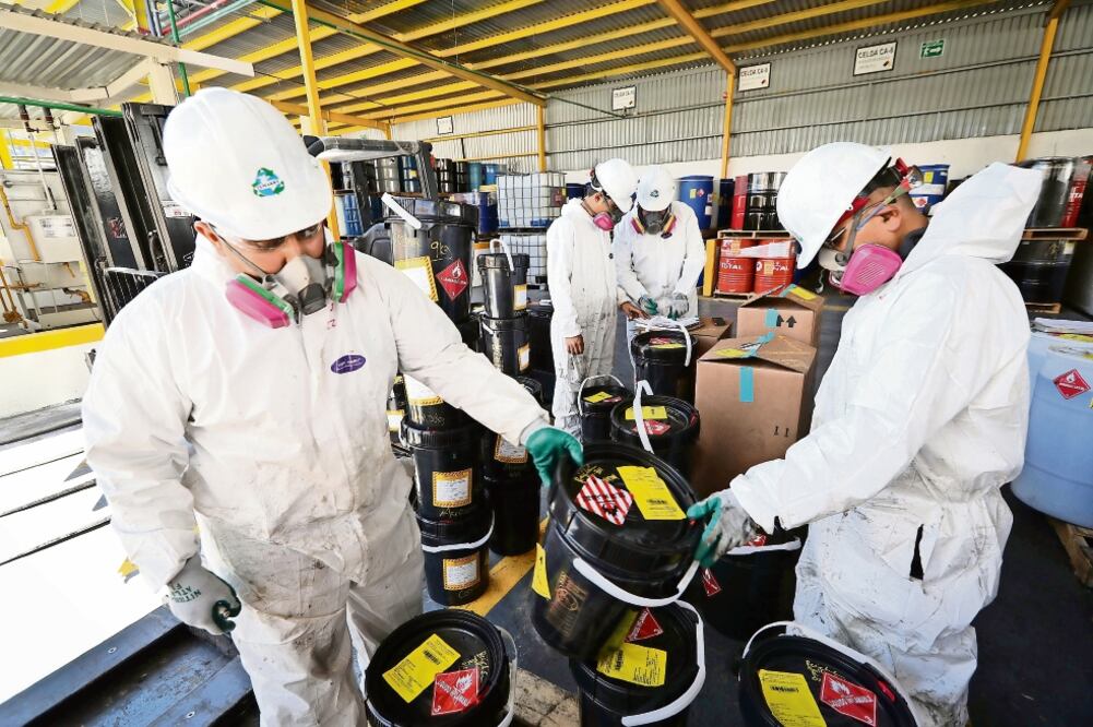 Los residuos peligrosos son aquellos que poseen características corrosivas, reactivas, explosivas, tóxicas, químicas o biológicas  (Fotos: JUAN CARLOS REYES)