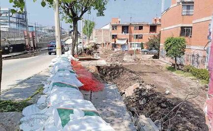 Reconstruyen la barda de la UH Tepozanes, en los Los Reyes La Paz, en el Edomex