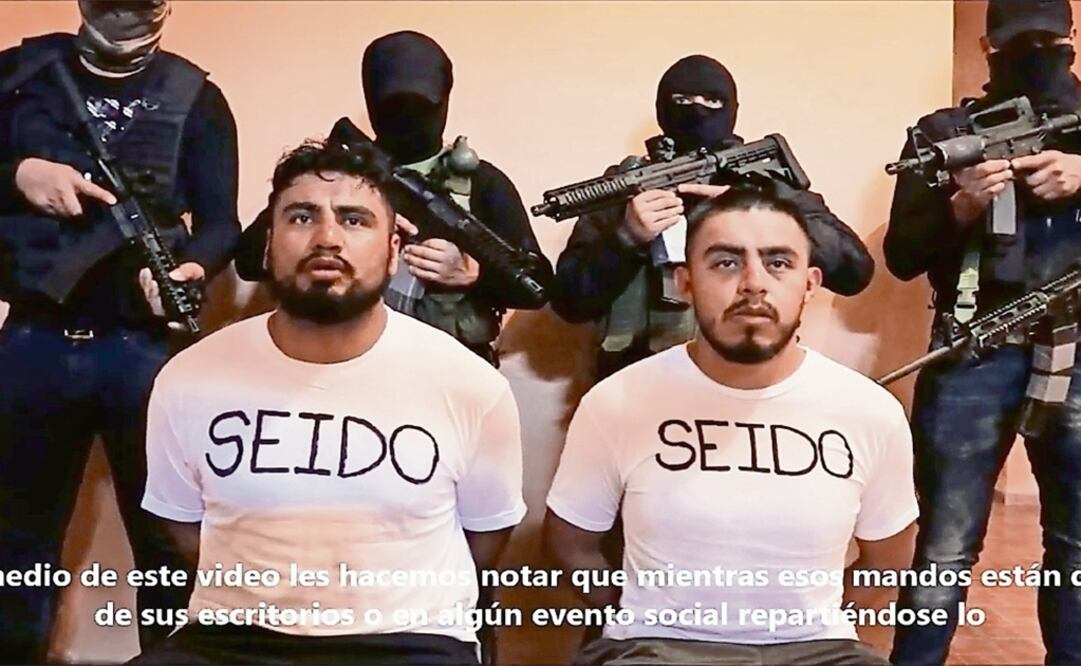 En redes sociales se difundió un video con duración de más de dos minutos en el que se muestra a los dos agentes hincados. Foto: Archivo / EL UNIVERSAL