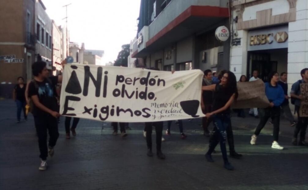 Marchan en los estados por los 43 normalistas desaparecidos en Ayotzinapa