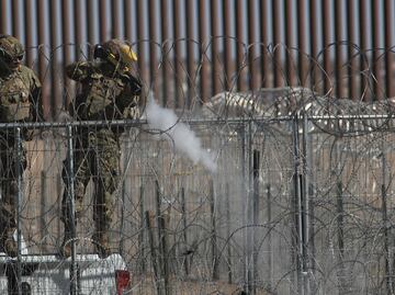 Agentes de EU disparan bolas de pimienta a migrantes en frontera con México; “nos empezaron a disparar perdigones”