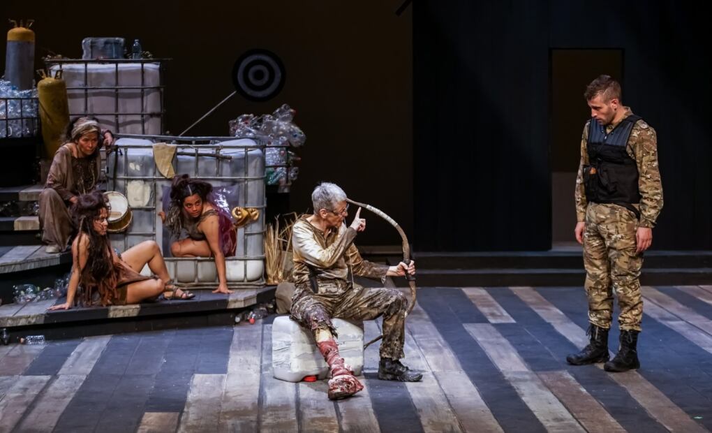 “Paraíso” es una obra de teatro dirigida por Enrique Singer, junto con Teatro UNAM.
Foto: José Jorge Carreón, cortesía