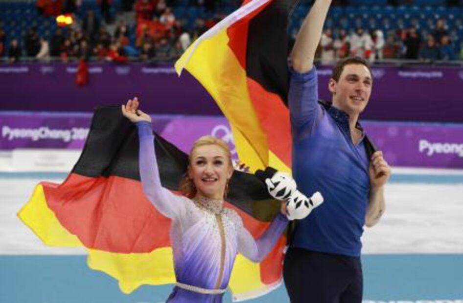 Alemanes logran oro olímpico en patinaje y caen rendidos