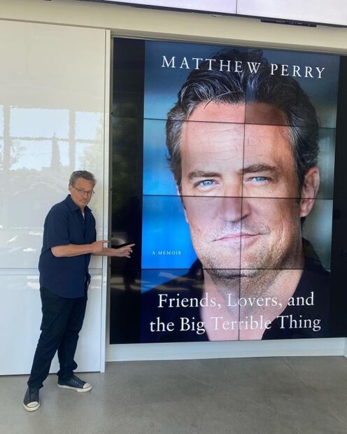 Matthew Perry atacó a Keanu Reeves en su autobiografía