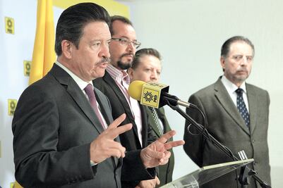 Rechazan que dimita Navarrete en el PRD