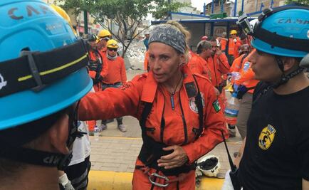 Rescatistas mexicanos salvan 6 vidas en Ecuador