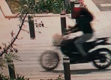 Hombres en moto asesinan a disparos a mujer en la colonia Roma