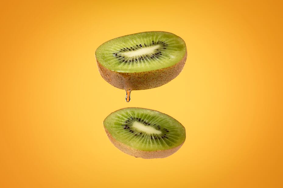 Consumir kiwi por la noche podría mejorar la calidad del sueño, según estudios. Foto: Freepik