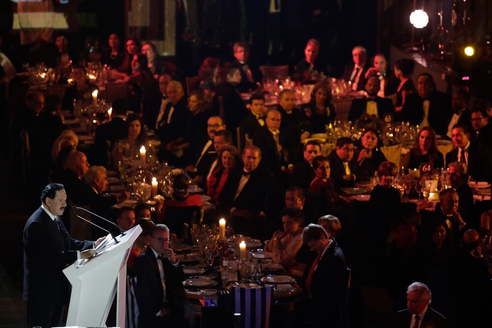 En la cena de gala por el centenario de EL UNIVERSAL, el Licenciado Juan Francisco Ealy Ortiz dijo que El Gran Diario de México llega a 100 años de vida con la convicción de que el futuro del país es tan grande como lo son su territorio (IVÁN STEPHENS)