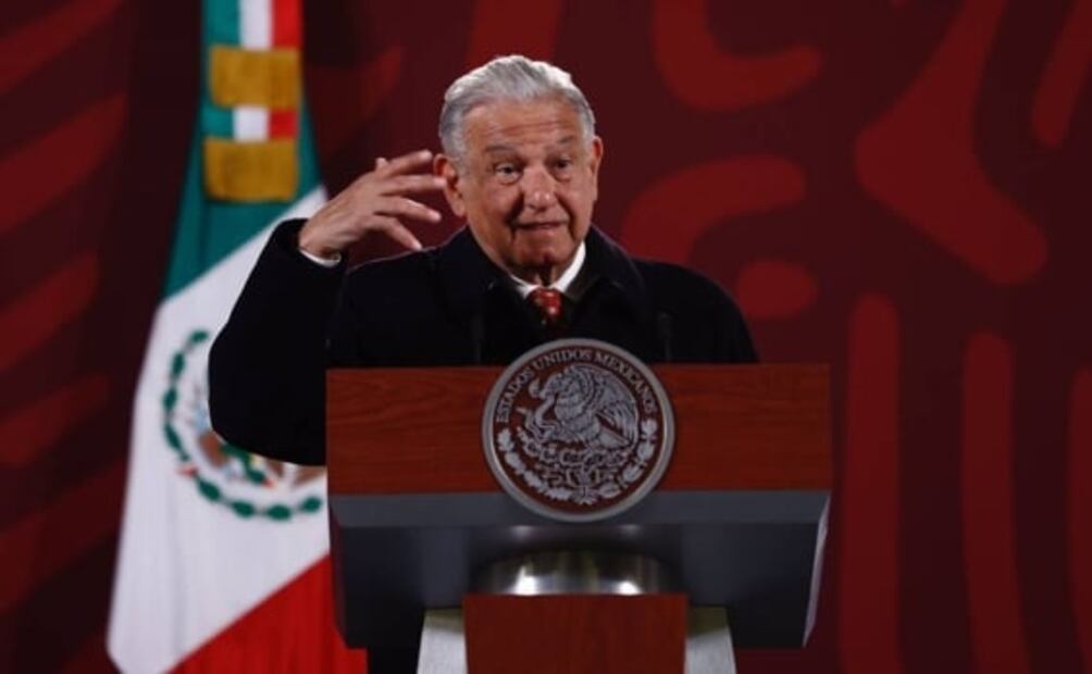 AMLO señala a Aristegui de participar en campaña en su contra; ella le responde