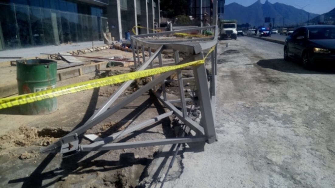 Vientos causan muerte de un trabajador en Monterrey