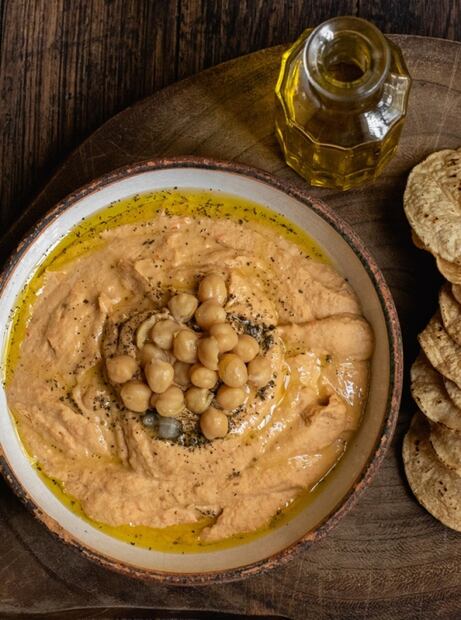 Hummus, un snack saludable hecho con garbanzos