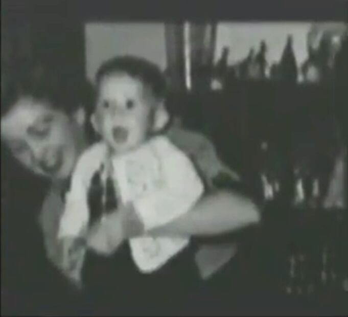 Alex Lora, hijo de Eloísa Serna y Alejandro Lora Cruz.
Foto: YouTube