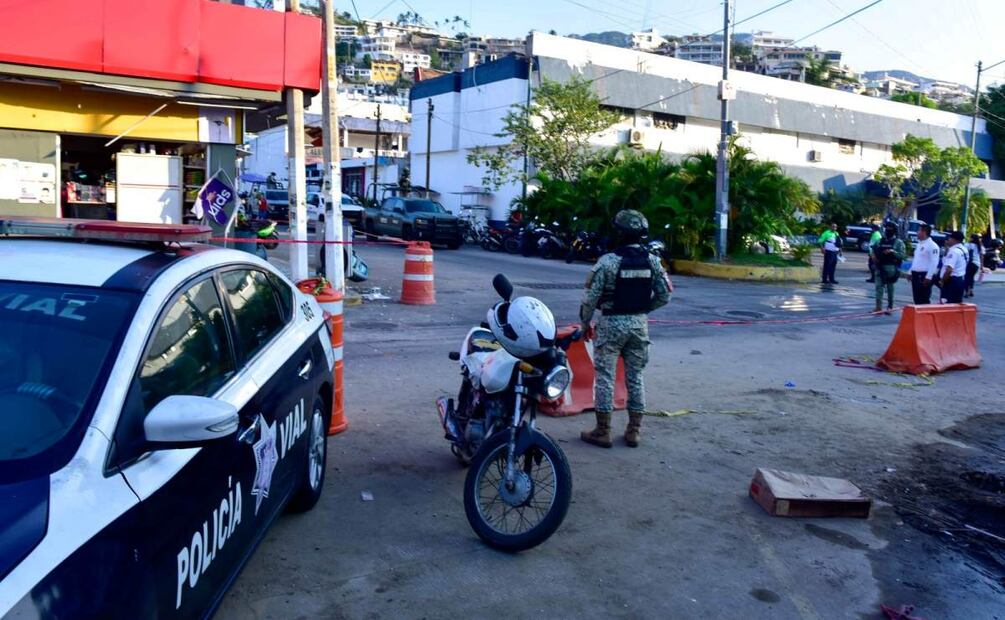 El artefacto explotó afuera del Oxxo ubicado frente a la SSP y a una cuadra de la delegación de la Fiscalía General del Estado (21/02/2025). Foto: CARLOS CARBAJAL / CUARTOSCURO.COM