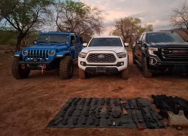 Aseguran tres vehículos con armas y equipo táctico en Navojoa, Sonora; dos tenían reporte de robo