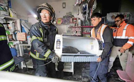 Rescatan a 6 animales de incendio en una veterinaria en Tlatelolco