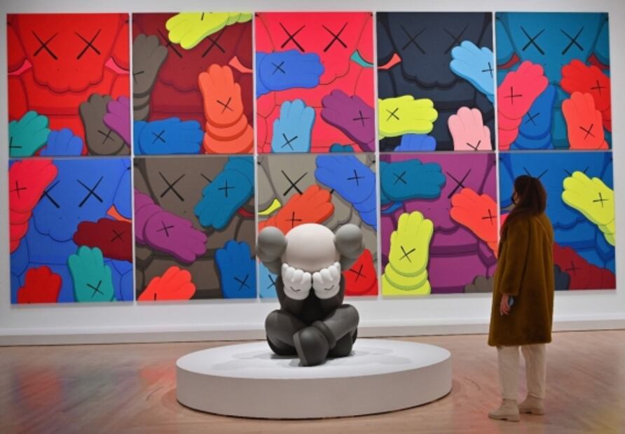 25 años de KAWS, el favorito de la industria del espectáculo