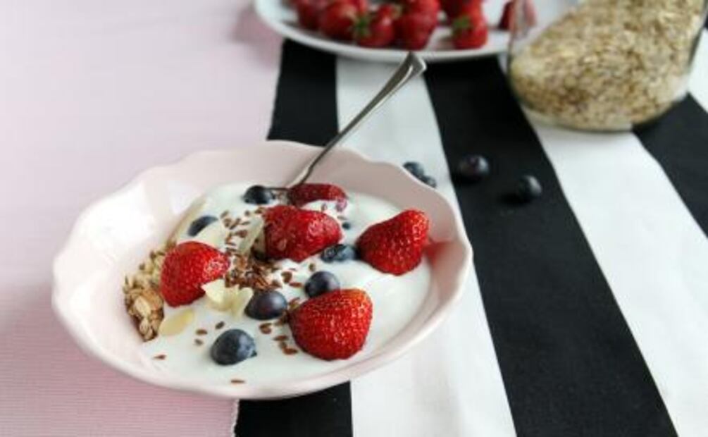 Beneficios de comer yogurt que no conocías y te harán amarlo 