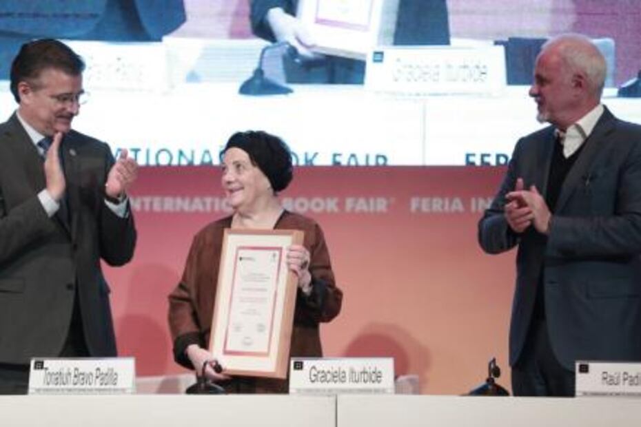 Graciela Iturbide recibe Homenaje Fernando Benítez en la FIL