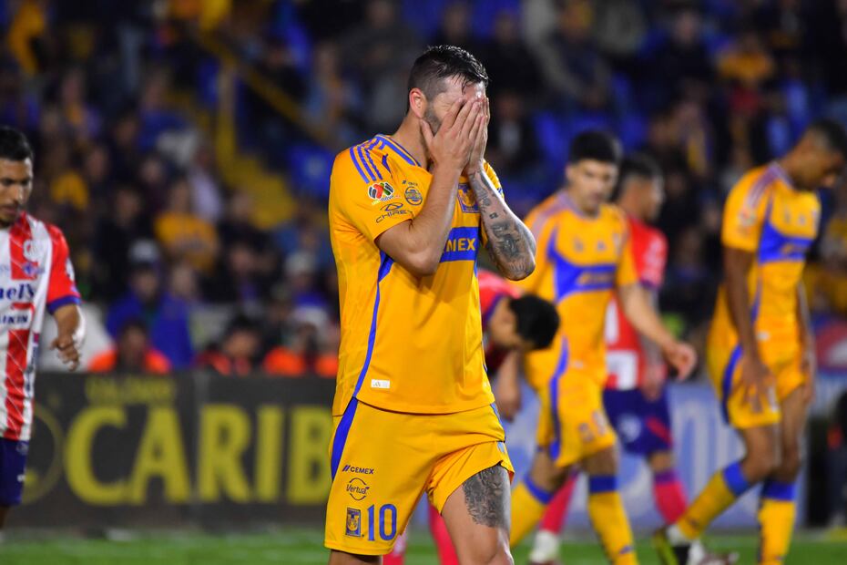 André-Pierre Gignac en lamento, durante los Cuartos de Final del Apertura 2024 - Foto: Imago7