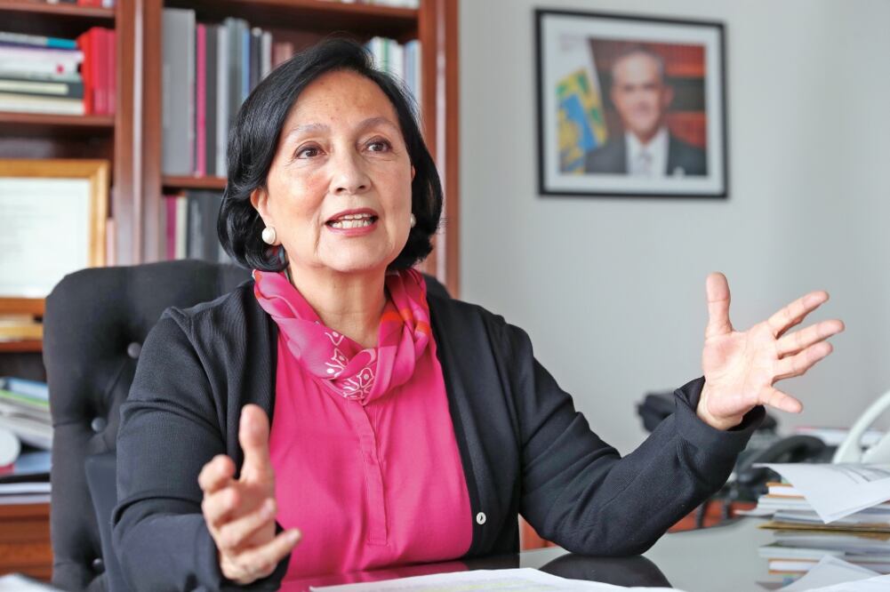 La titular de la Secretaría del Trabajo, Amalia García, explicó que los nuevos funcionarios debían validar su firma ante bancos para entregar los apoyos (ARCHIVO EL UNIVERSAL)