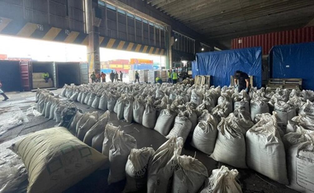 Operativo de Marina de droga y precursores químicos en el AICM, Aduana de Michoacán y de Colima. Foto: Cortesía Semar 
to: Cortesía Semar