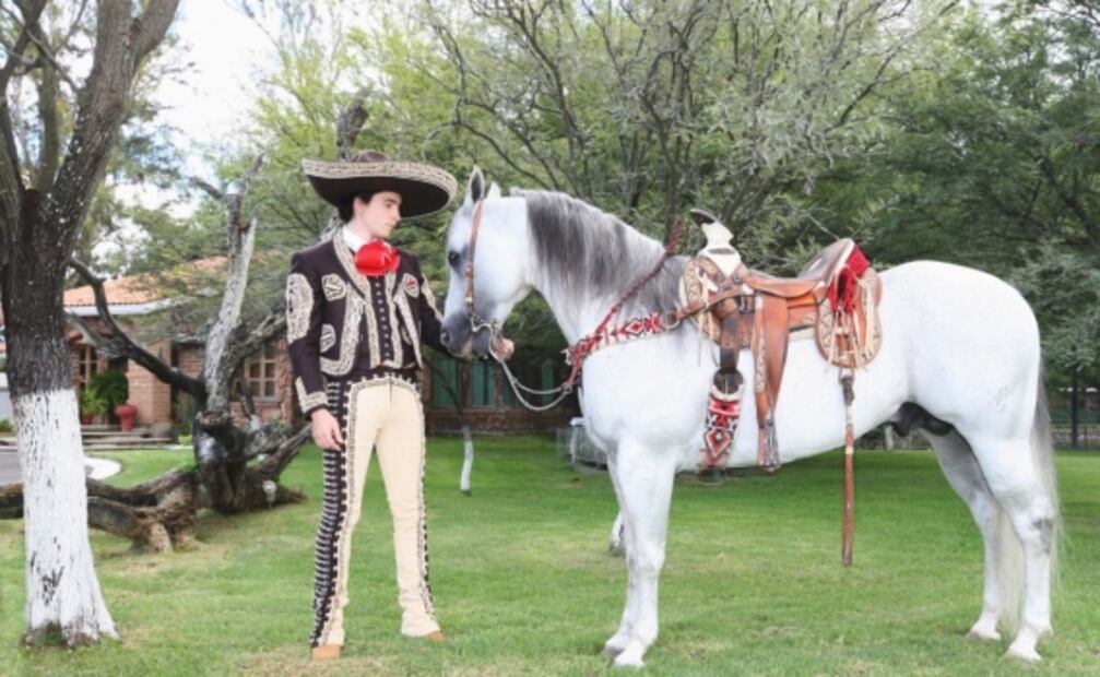 Vicente Fernández se olvida de su retiro gracias a su nieto Alex