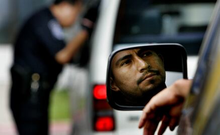 U.S. to send 100 agents to Mexico border to cut delays