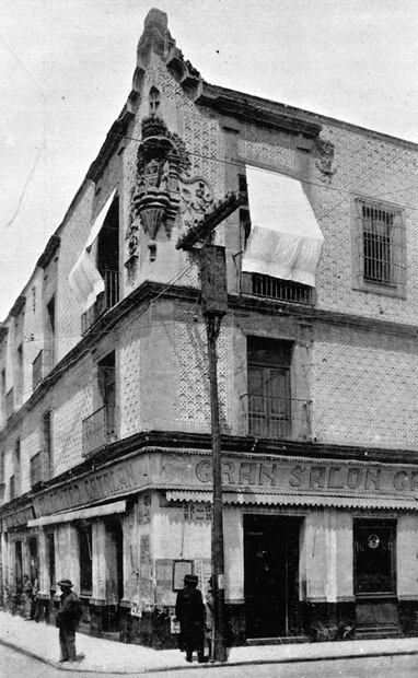 Así lucía la llamada Casa de las Ajaracas, en la esquina de República Argentina y República de Guatemala, antes llamadas Escalerillas y Rélox, alrededor de 1930. Colección Villasana.