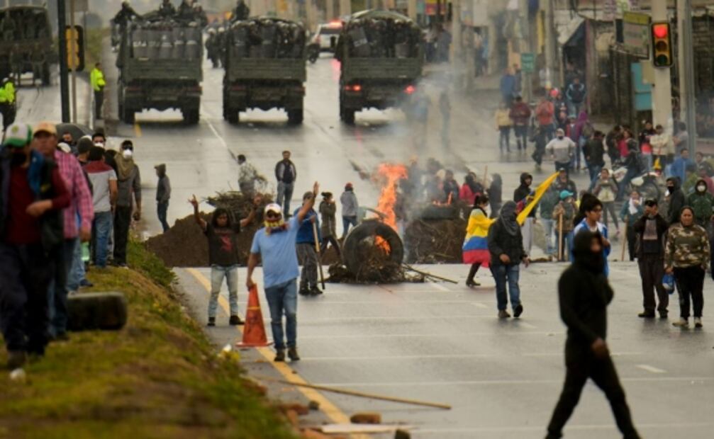 Indígenas marchan hacia Quito en protesta por alza de combustibles