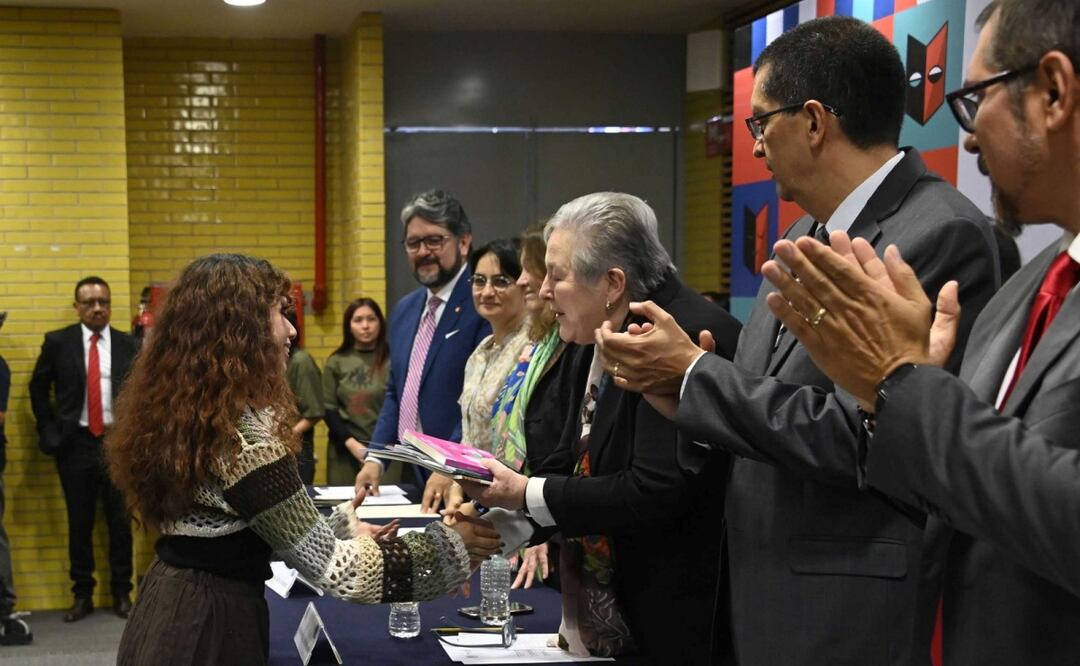 UNAM entrega libros a 35 mil nuevos estudiantes de bachillerato (26/08/2025). Foto: Especial