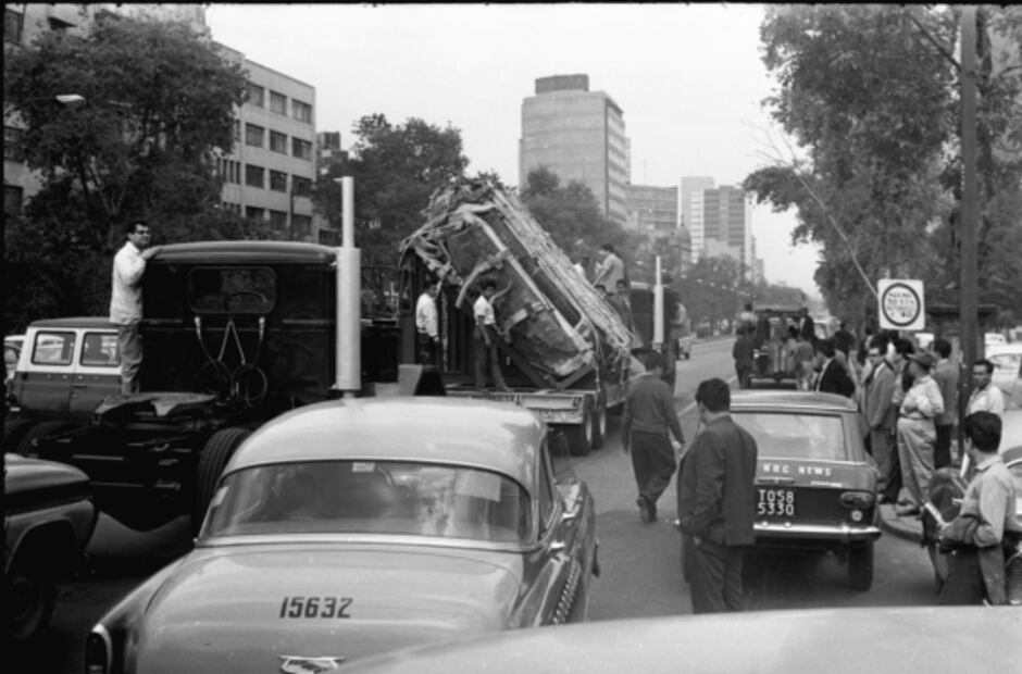 Del Centro histórico a Chapultepec: así se vivió el traslado del Calendario Azteca en 1964