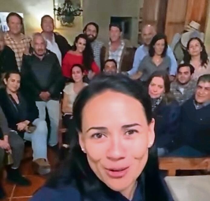 La candidata Alejandra del Moral difundió un video en el que aparece junto a su familia. Foto: Captura de video