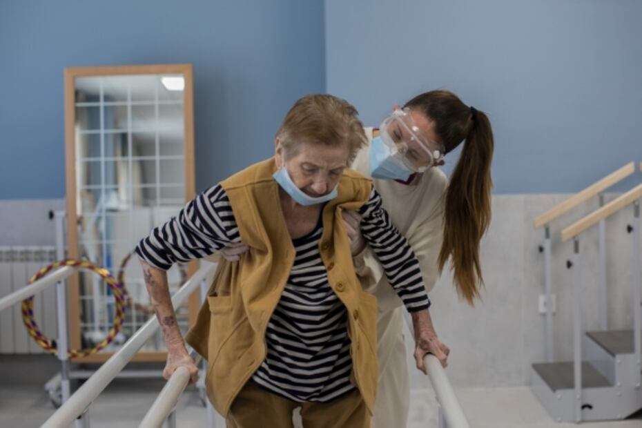 Covid-19: Servicios médicos definen riesgos en casas de retiro y asilos