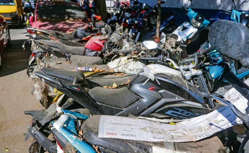 Además de carros, las motocicletas son otros vehículos que se colocan cerca de los MP. Foto: Axel Sánchez / EL UNIVERSAL