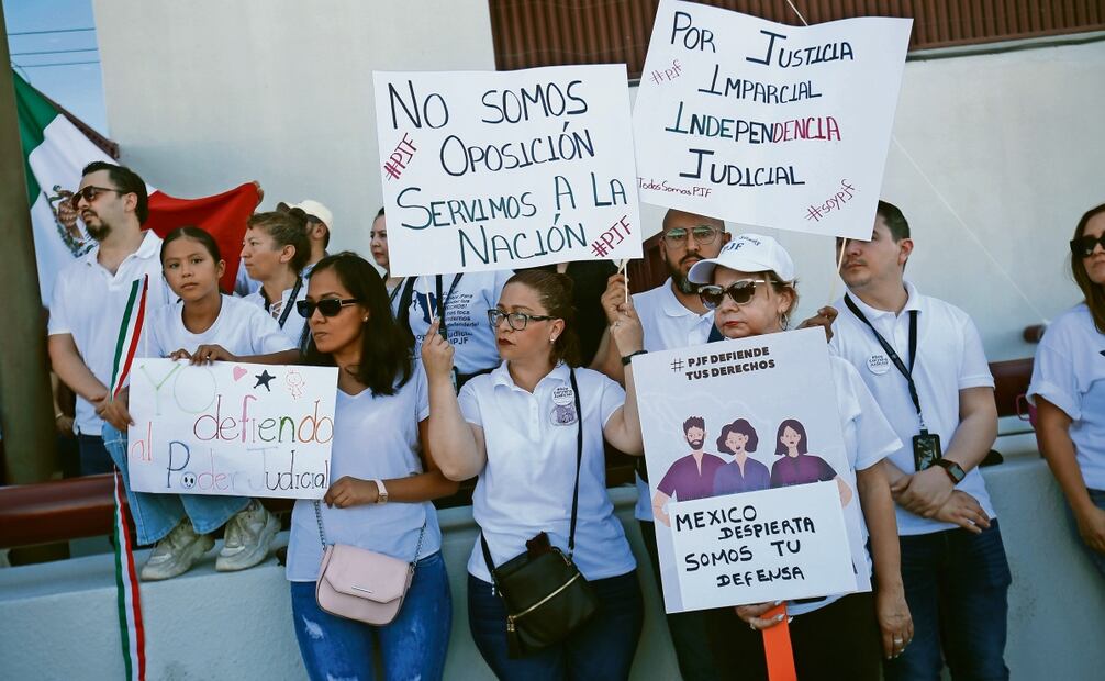 Miles de trabajadores y jueces del PJF se fueron a paro bajo las consignas de “¡Poder Judicial, contrapeso nacional!”; ”¡Si el pueblo se informa, no pasa la reforma!”.  Foto: Gabriel Pano | El Universal